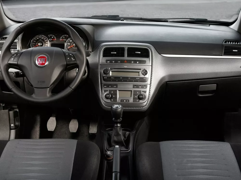 Автомобиль Fiat Punto III Grande Punto Хэтчбек (5 дверей)