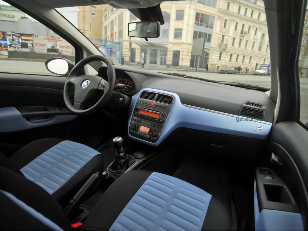 Автомобиль Fiat Punto III Grande Punto Хэтчбек (5 дверей)
