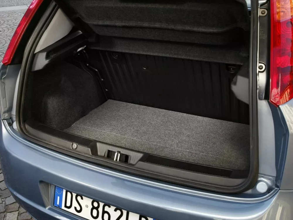 Автомобиль Fiat Punto III Grande Punto Хэтчбек (5 дверей)
