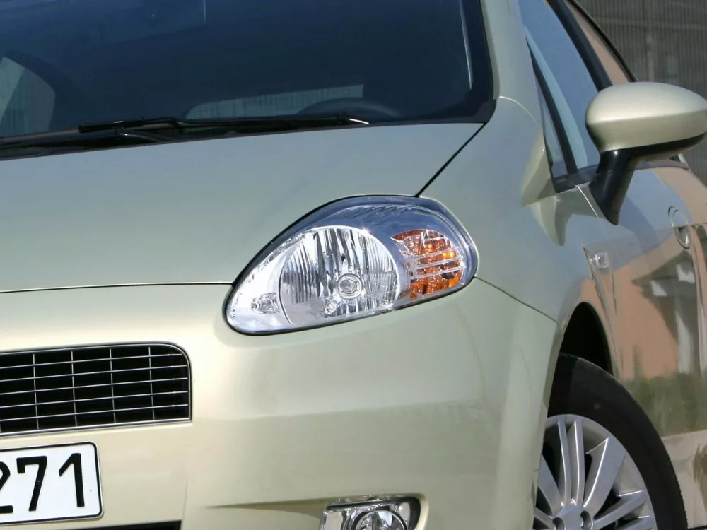 Автомобиль Fiat Punto III Grande Punto Хэтчбек (5 дверей)