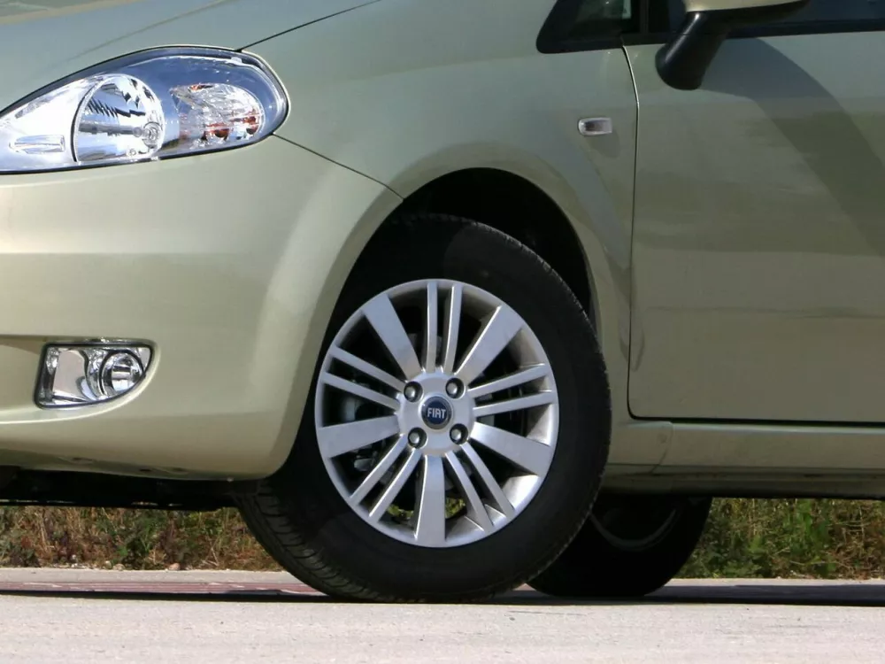 Автомобиль Fiat Punto III Grande Punto Хэтчбек (5 дверей)