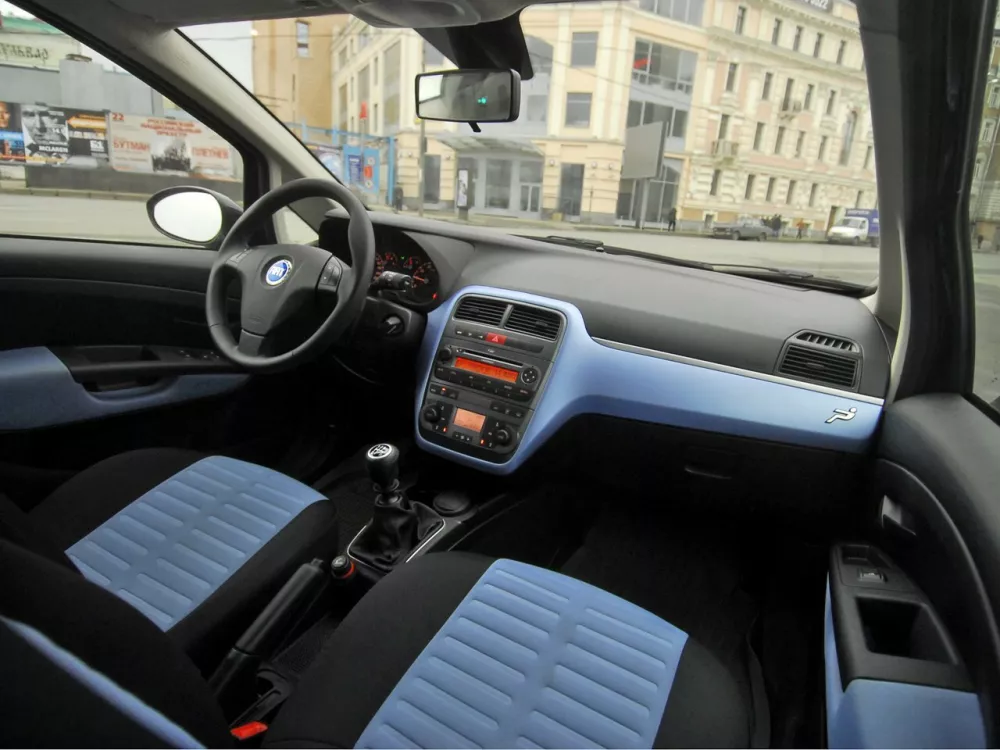 Автомобиль Fiat Punto III Grande Punto Хэтчбек (3 двери)
