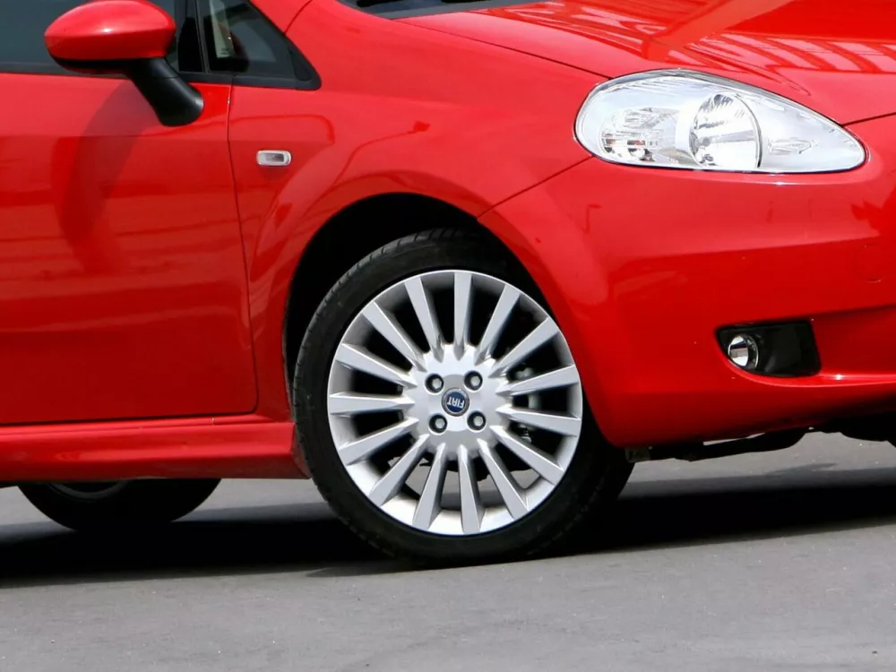 Автомобиль Fiat Punto III Grande Punto Хэтчбек (3 двери)