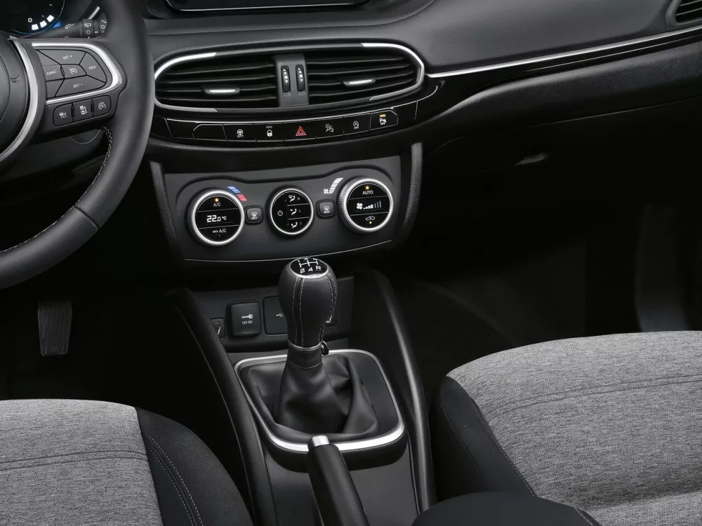 Автомобиль Fiat Tipo 356 Рестайлинг Хэтчбек (5 дверей) Cross