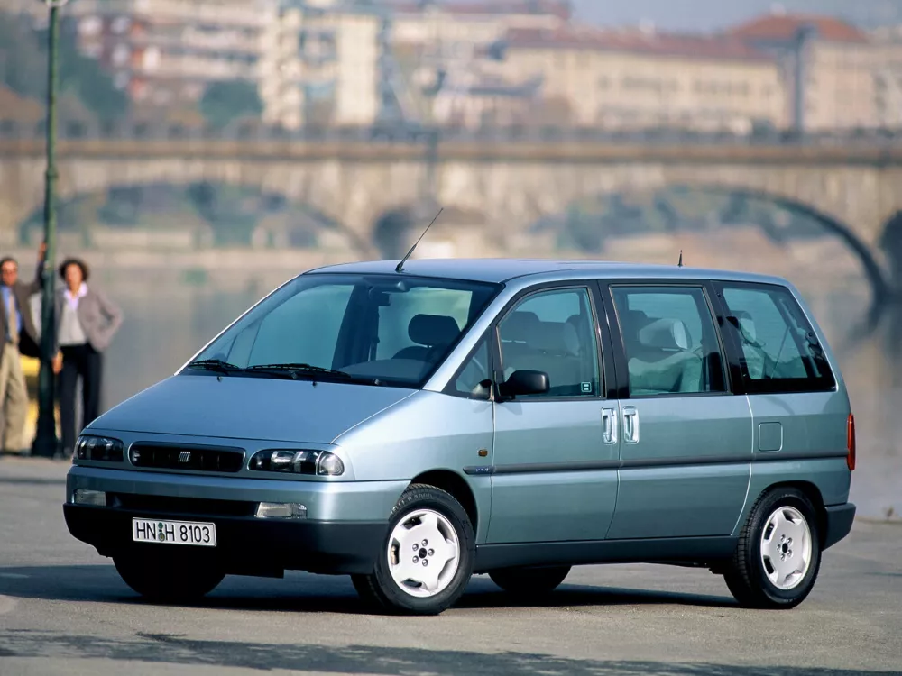Автомобиль Fiat Ulysse I Рестайлинг Компактвэн