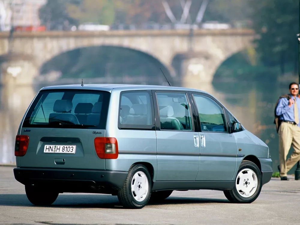 Автомобиль Fiat Ulysse I Рестайлинг Компактвэн