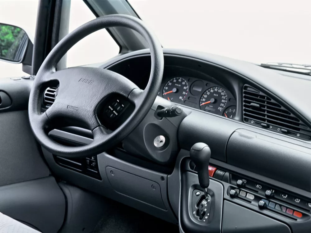 Автомобиль Fiat Ulysse I Рестайлинг Компактвэн