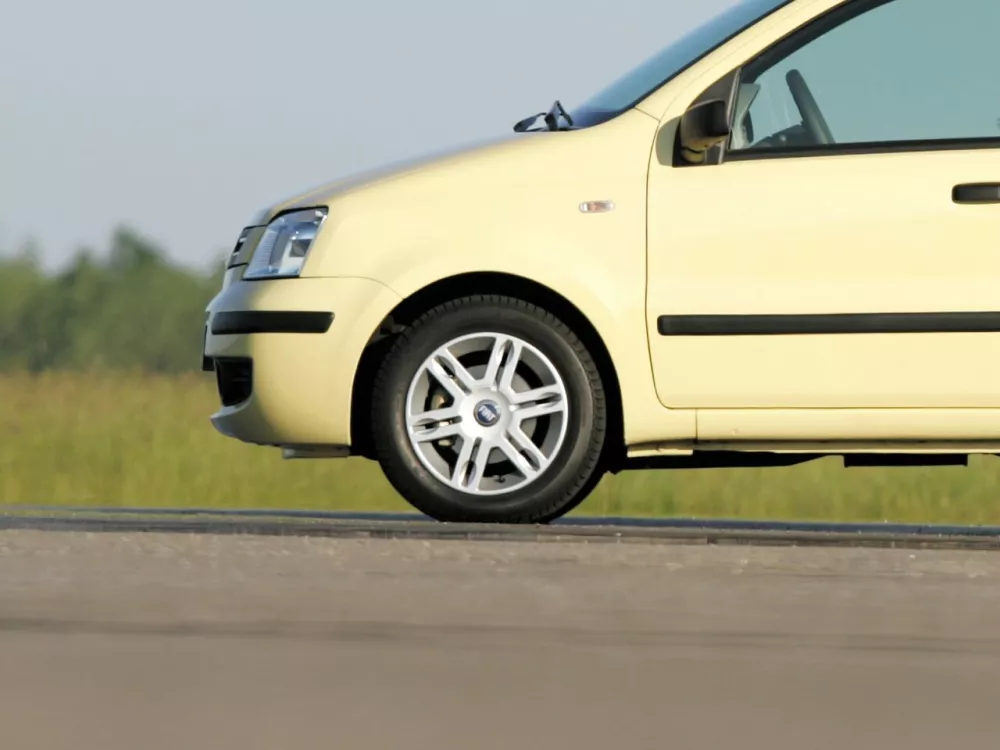 Автомобиль Fiat Panda II Хэтчбек (5 дверей)