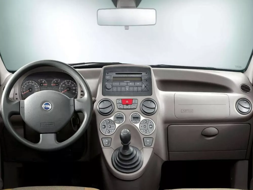 Автомобиль Fiat Panda II Хэтчбек (5 дверей)