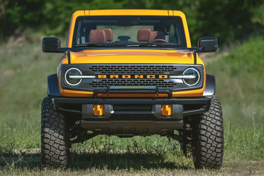 Автомобиль Ford Bronco VI Внедорожник (3 двери)