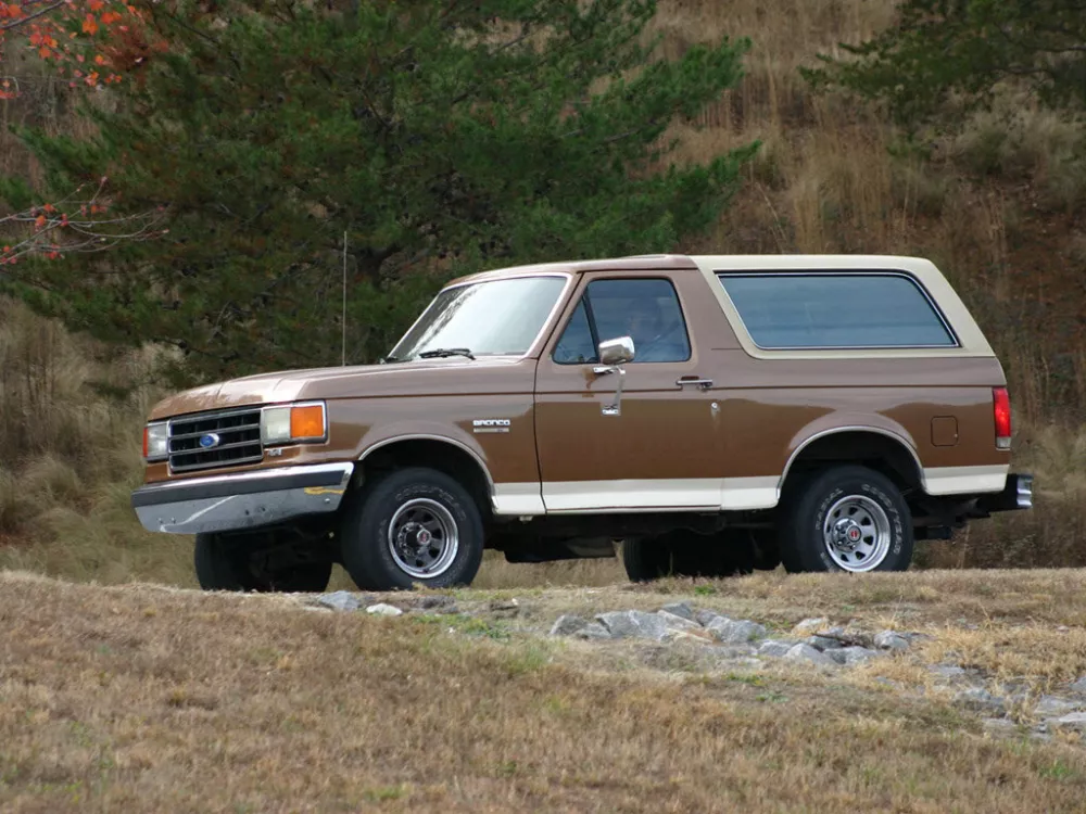 Автомобиль Ford Bronco IV Внедорожник (3 двери)