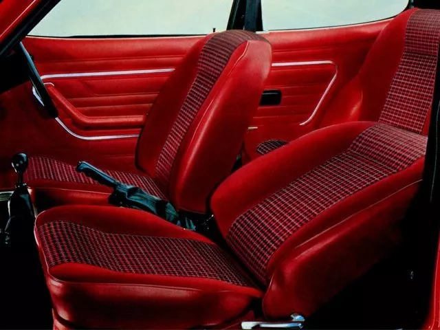 Автомобиль Ford Capri III Купе