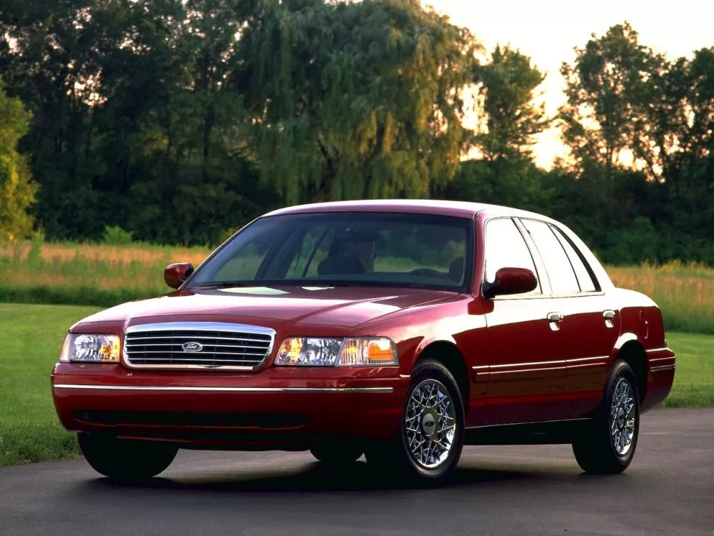 Автомобиль Ford Crown Victoria II Седан
