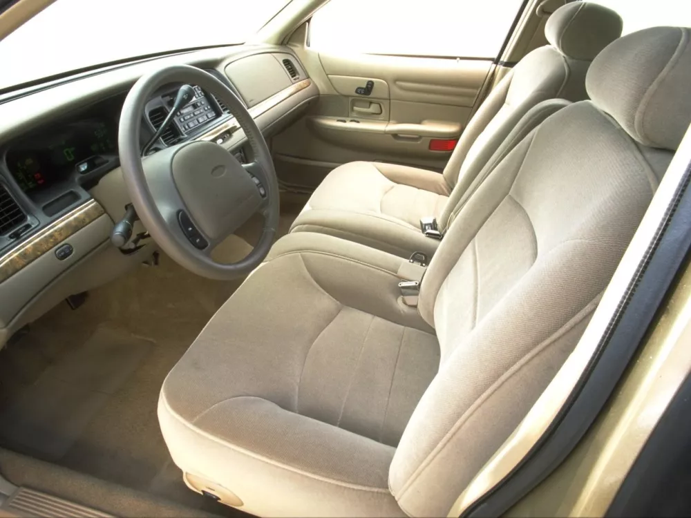 Автомобиль Ford Crown Victoria II Седан