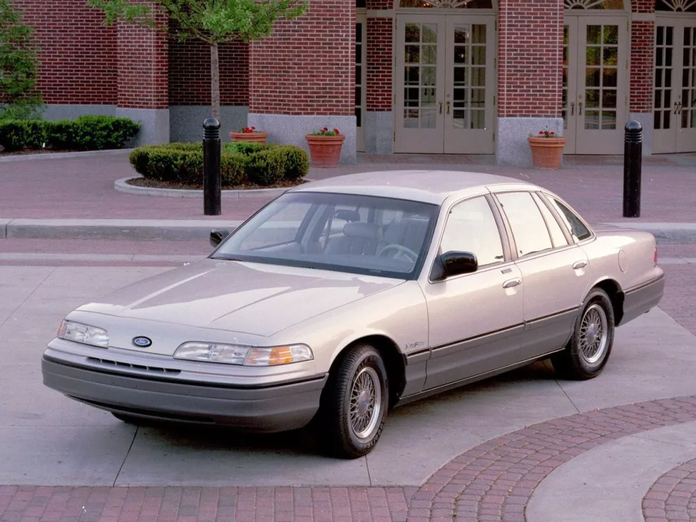 Автомобиль Ford Crown Victoria I Седан