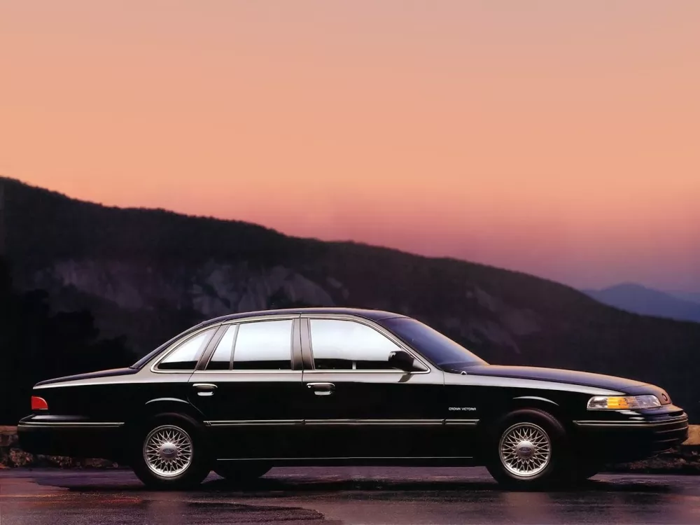 Автомобиль Ford Crown Victoria I Седан