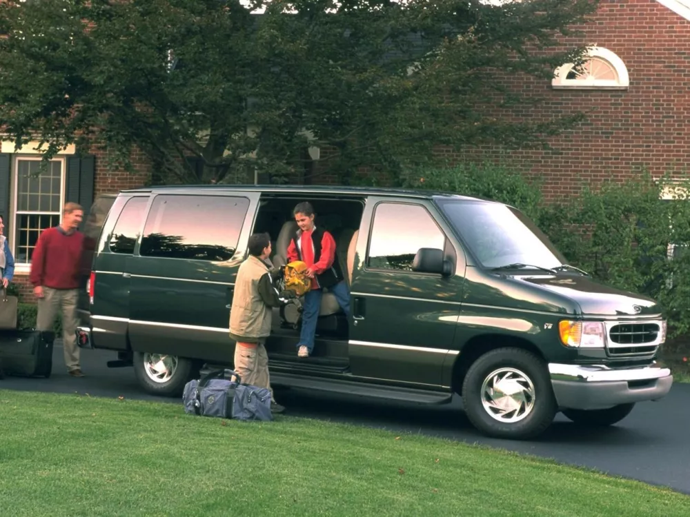 Автомобиль Ford Econoline IV Минивэн