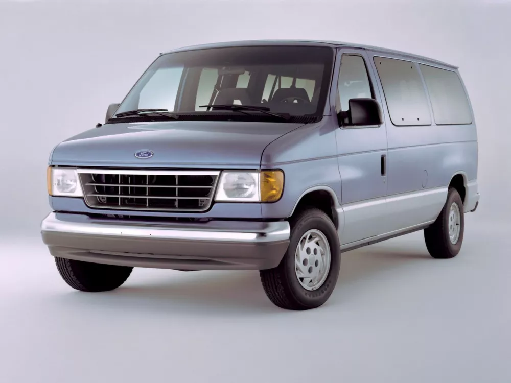 Автомобиль Ford Econoline IV Минивэн