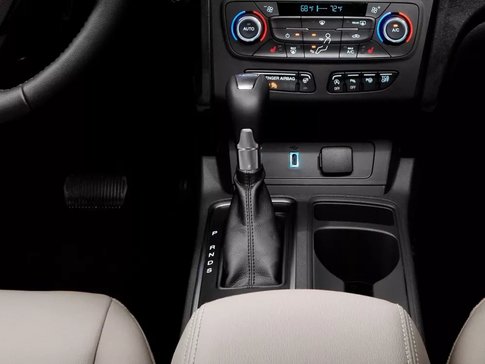 Автомобиль Ford Escape III Рестайлинг Внедорожник (5 дверей)
