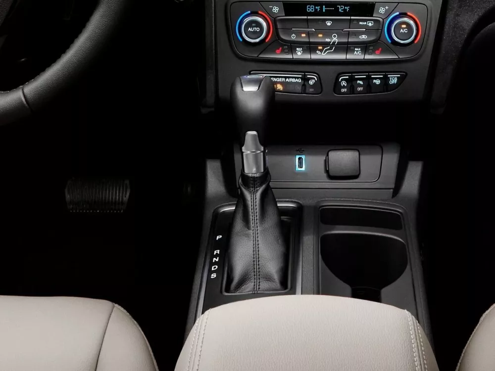 Автомобиль Ford Escape III Внедорожник (5 дверей)