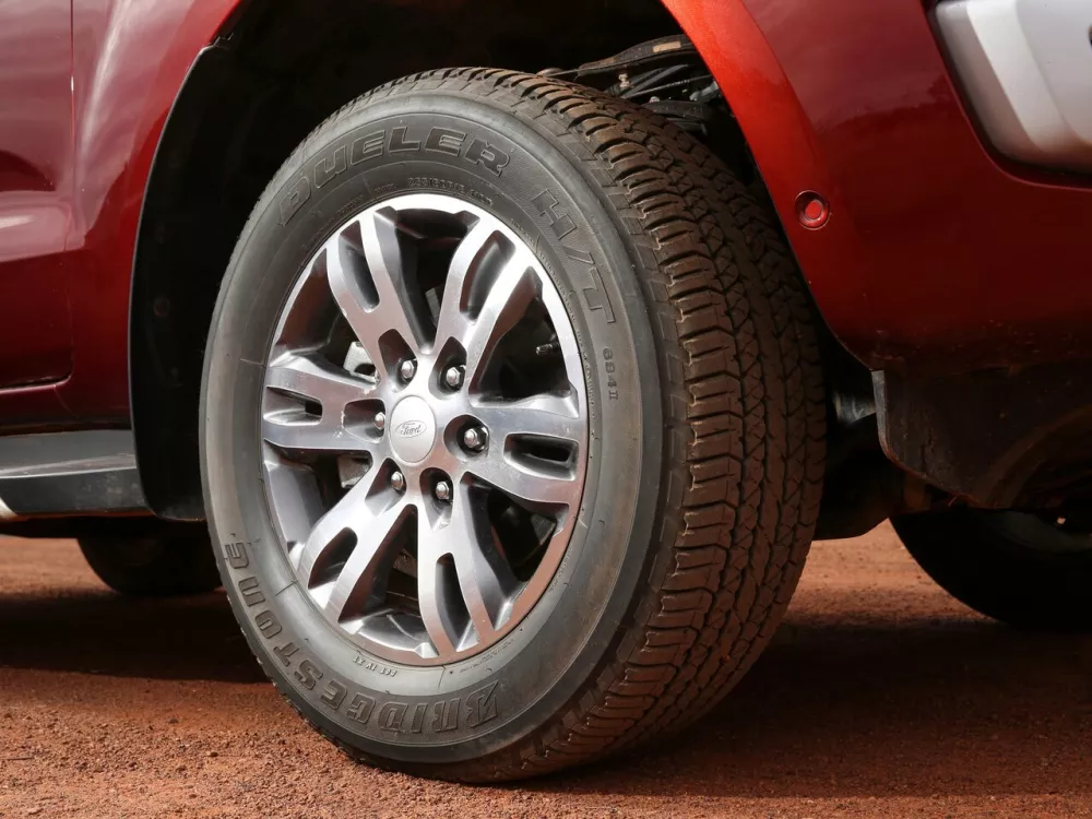 Автомобиль Ford Everest II Внедорожник (5 дверей)