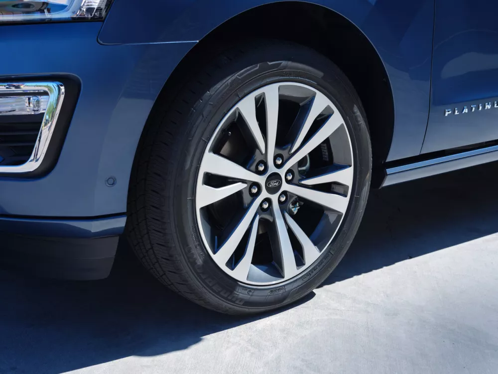 Автомобиль Ford Expedition IV Внедорожник (5 дверей) MAX
