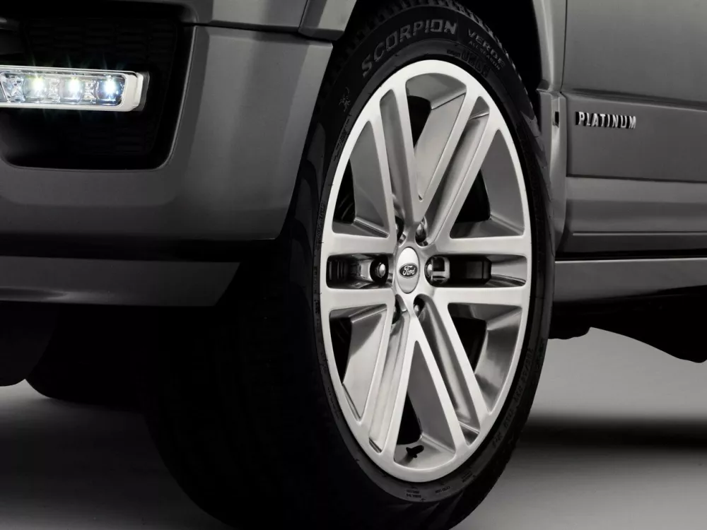 Автомобиль Ford Expedition III Рестайлинг Внедорожник (5 дверей)