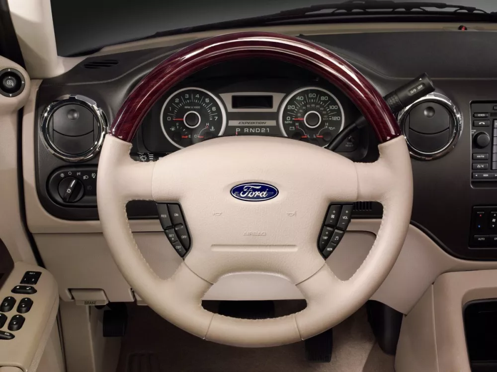 Автомобиль Ford Expedition II Внедорожник (5 дверей)