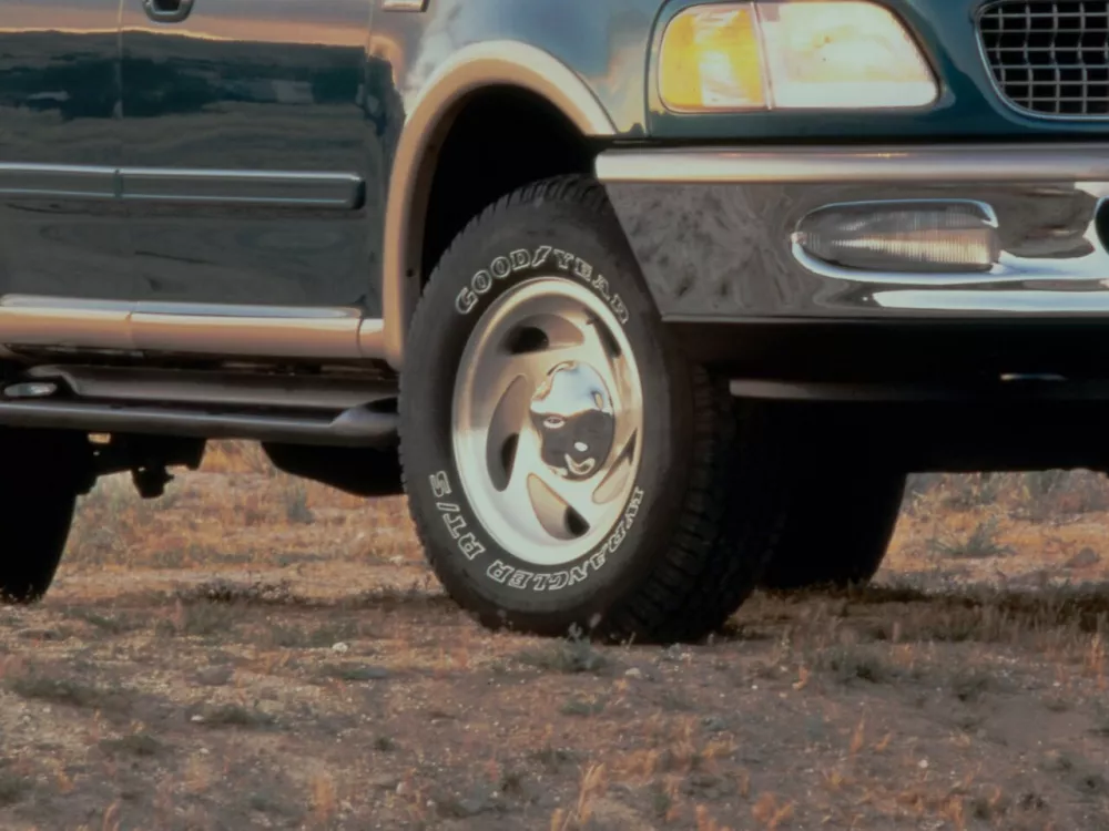 Автомобиль Ford Expedition I Внедорожник (5 дверей)