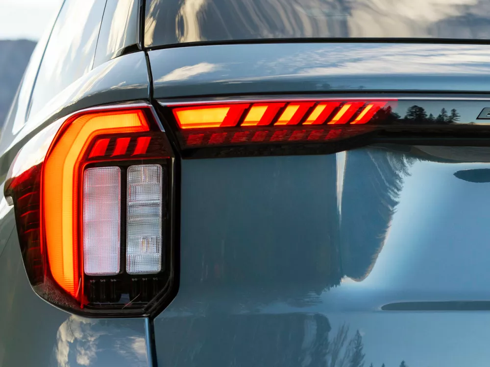 Автомобиль Ford Explorer VI Рестайлинг Внедорожник (5 дверей)