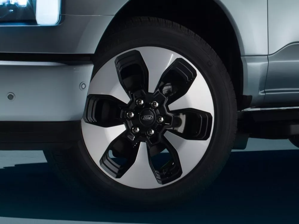 Автомобиль Ford F-150 XIV Пикап Двойная кабина Lightning