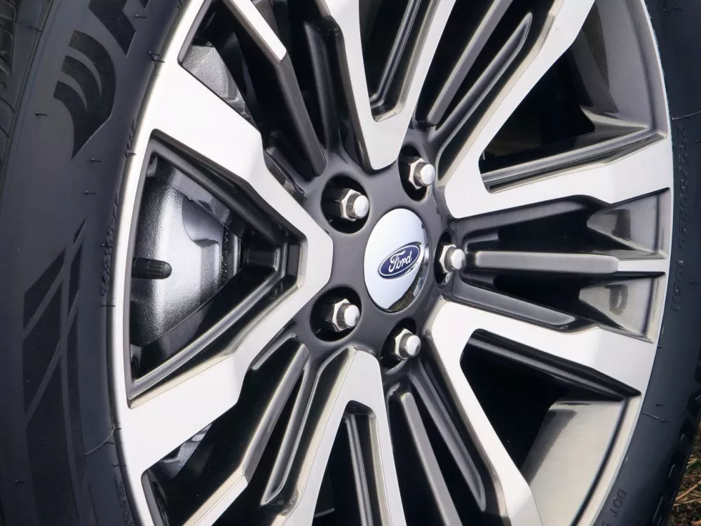 Автомобиль Ford Explorer V Рестайлинг Внедорожник (5 дверей)