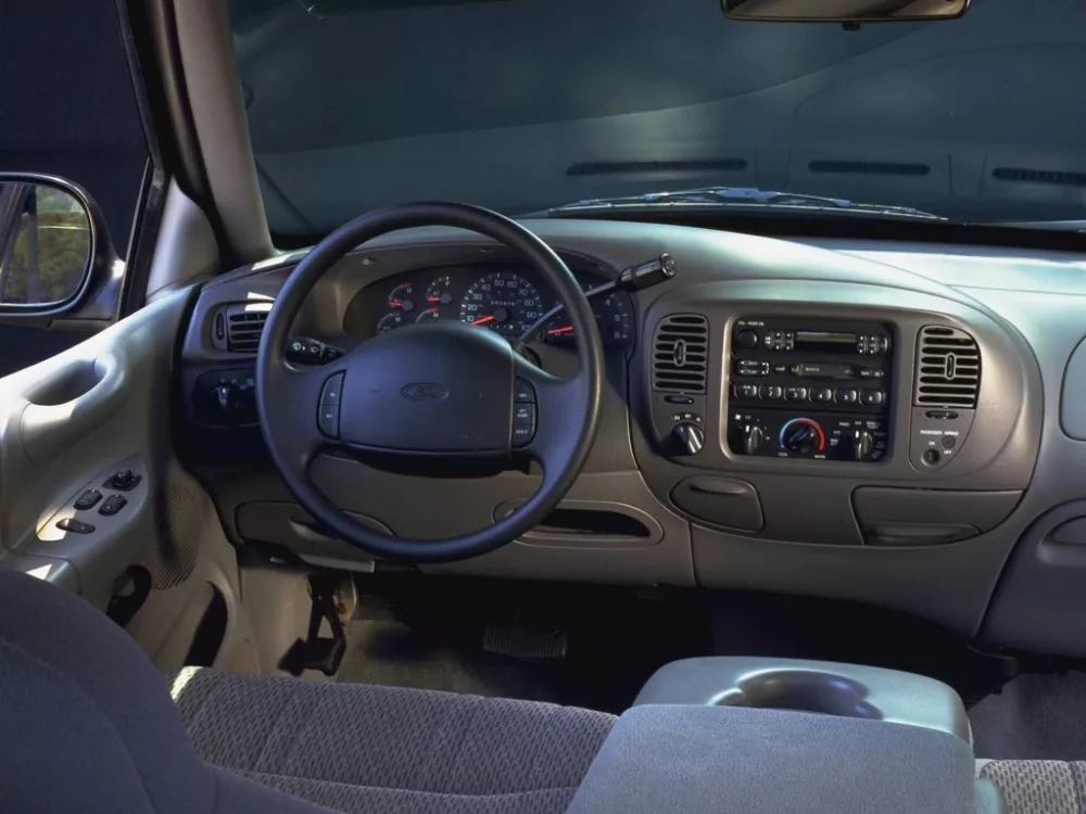 Автомобиль Ford F-150 X Пикап Одинарная кабина