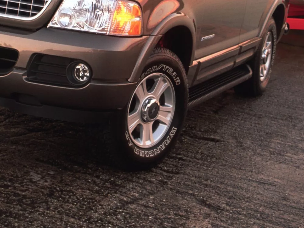 Автомобиль Ford Explorer III Внедорожник (5 дверей)