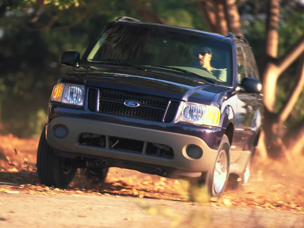 Автомобиль Ford Explorer II Рестайлинг Внедорожник (3 двери) Sport