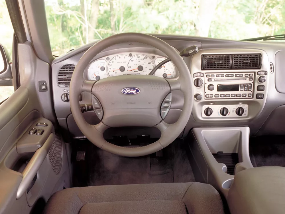 Автомобиль Ford Explorer II Рестайлинг Внедорожник (3 двери) Sport
