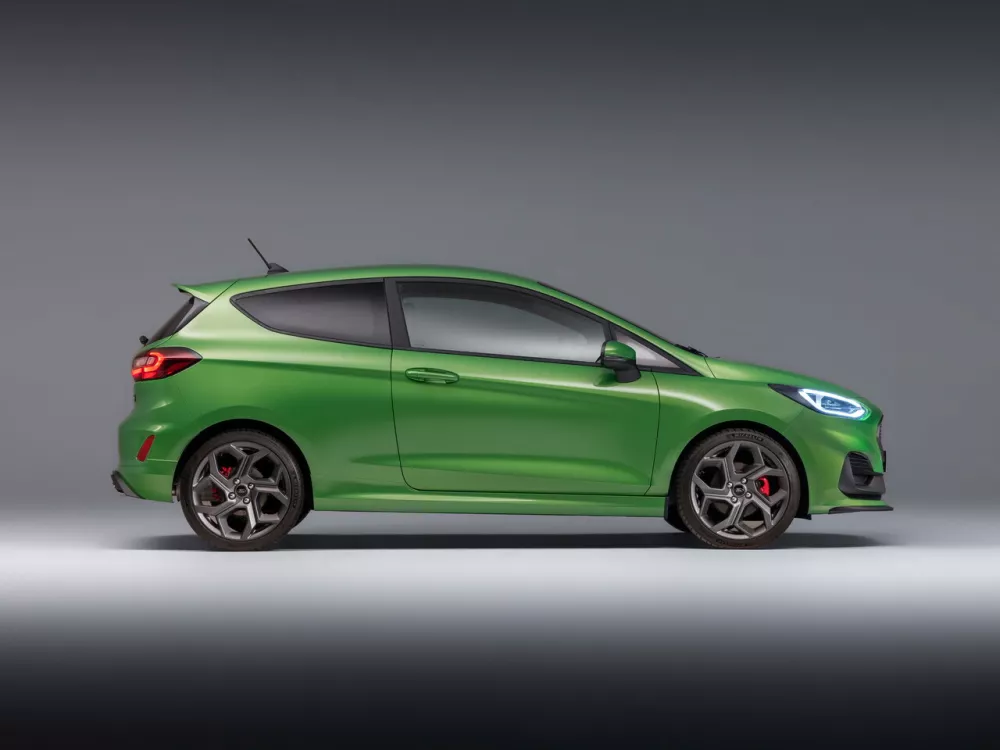 Автомобиль Ford Fiesta Mk7 Рестайлинг Хэтчбек (3 двери)