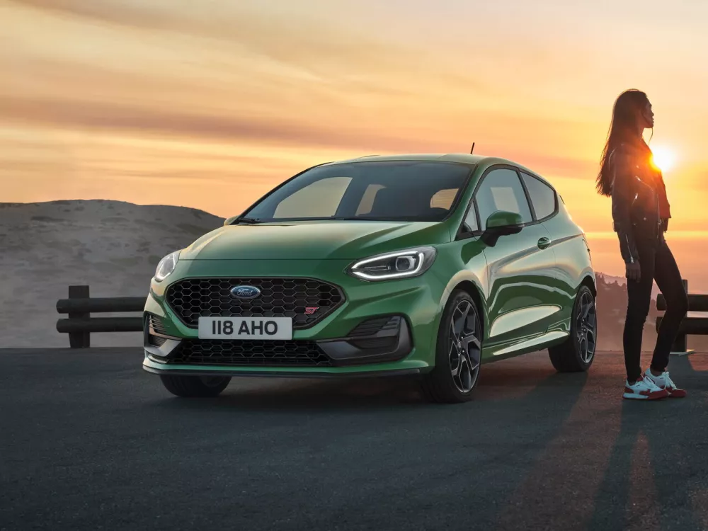 Автомобиль Ford Fiesta Mk7 Рестайлинг Хэтчбек (3 двери)