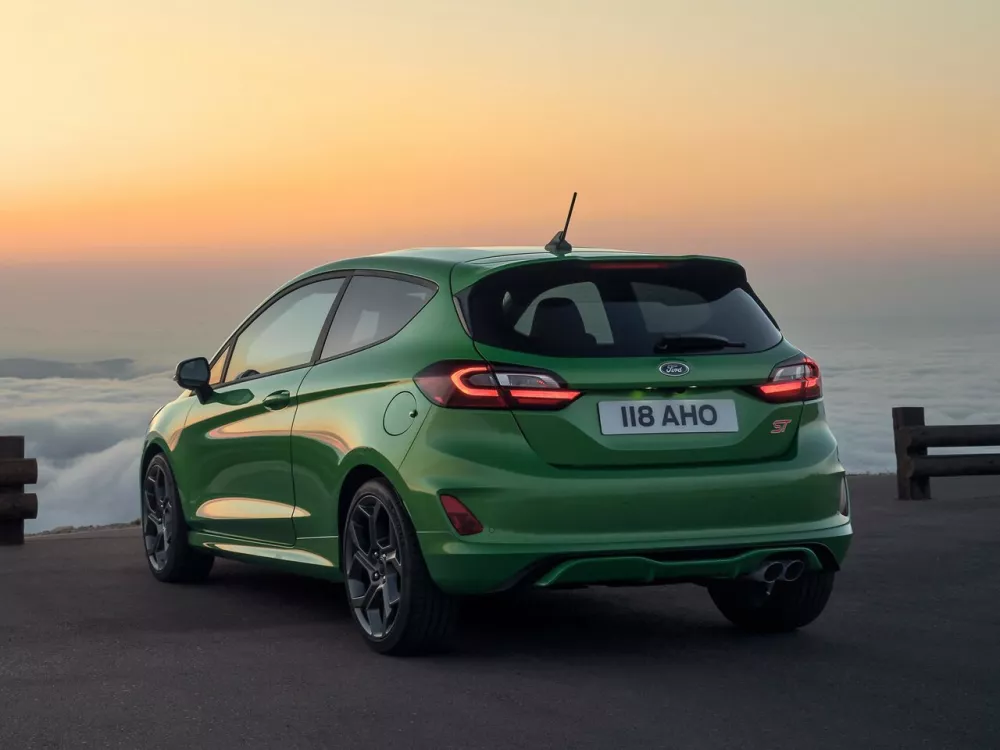 Автомобиль Ford Fiesta Mk7 Рестайлинг Хэтчбек (3 двери)