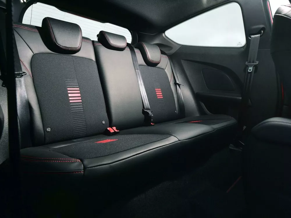 Автомобиль Ford Fiesta Mk7 Рестайлинг Хэтчбек (3 двери)