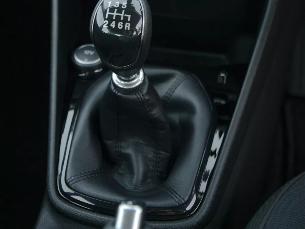 Автомобиль Ford Fiesta Mk7 Рестайлинг Хэтчбек (3 двери)