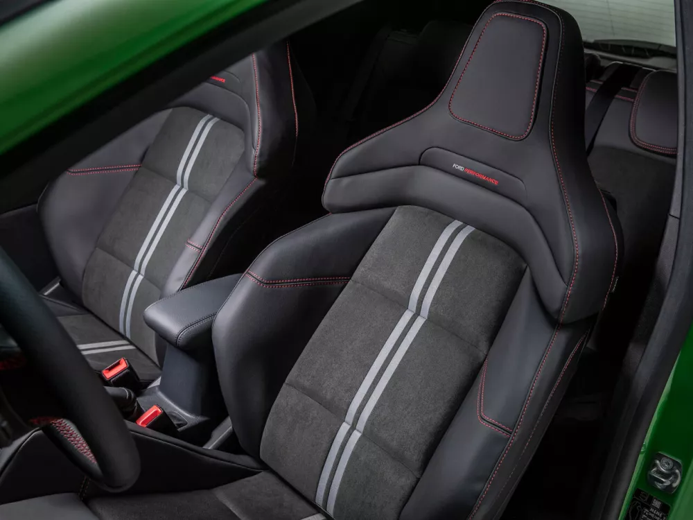 Автомобиль Ford Fiesta Mk7 Рестайлинг Хэтчбек (3 двери)