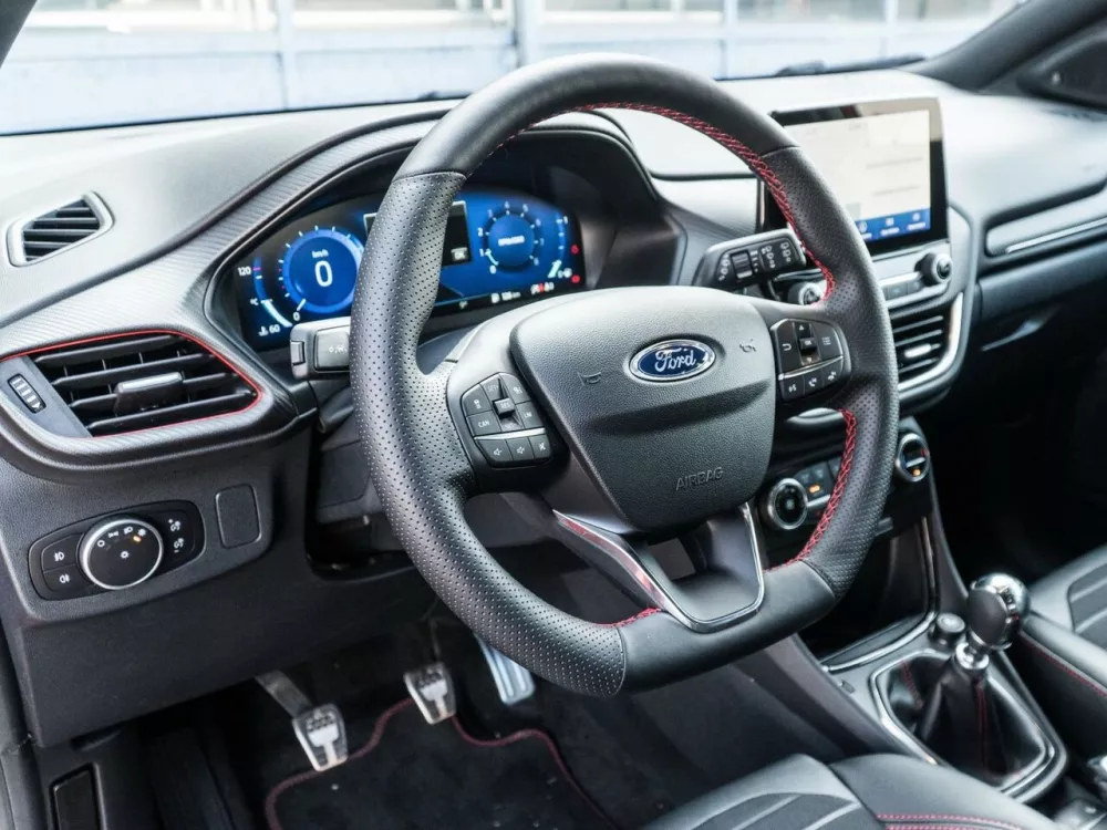 Автомобиль Ford Fiesta Mk7 Рестайлинг Хэтчбек (3 двери)