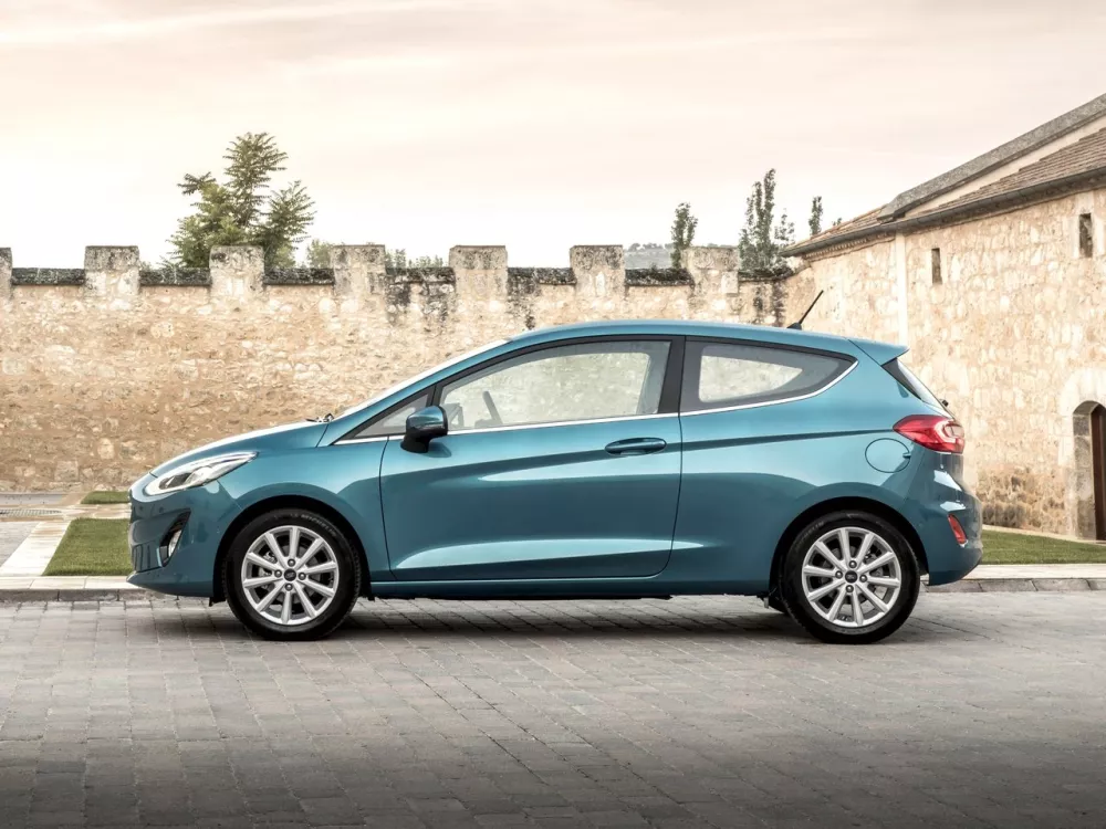 Автомобиль Ford Fiesta Mk7 Хэтчбек (3 двери)