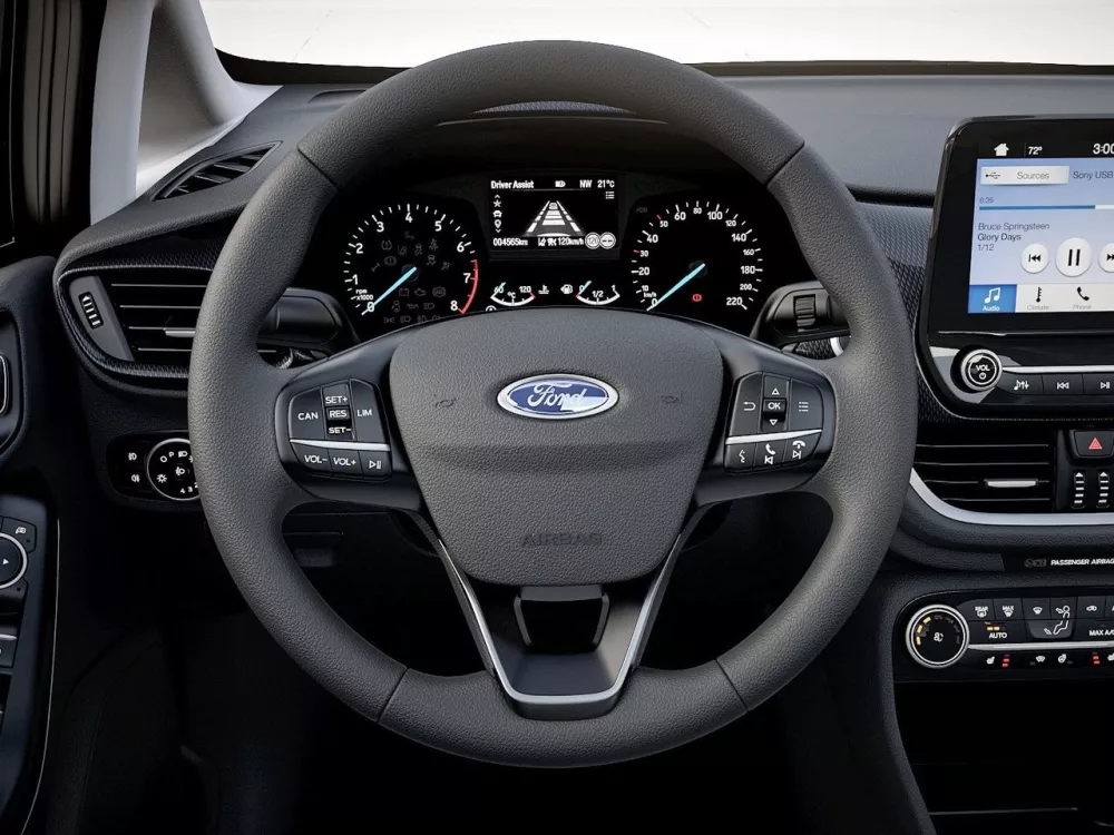 Автомобиль Ford Fiesta Mk7 Хэтчбек (3 двери)