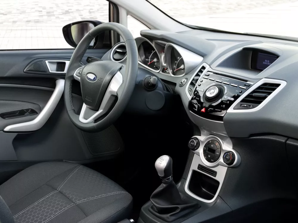 Автомобиль Ford Fiesta Mk6 Рестайлинг Хэтчбек (3 двери)