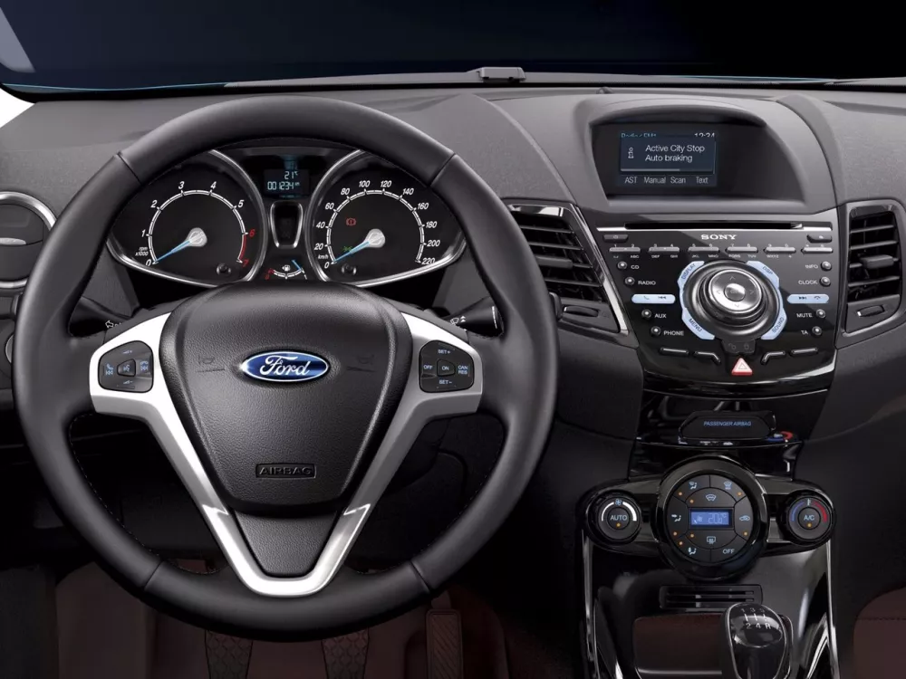 Автомобиль Ford Fiesta Mk6 Рестайлинг Хэтчбек (3 двери)