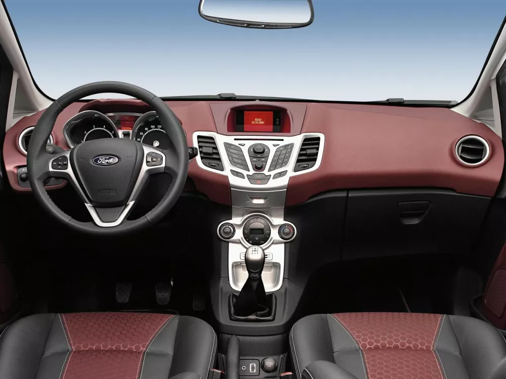 Автомобиль Ford Fiesta Mk6 Хэтчбек (5 дверей)