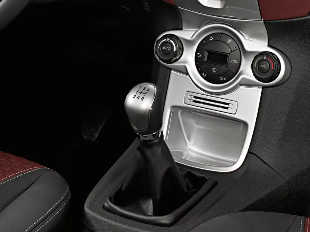 Автомобиль Ford Fiesta Mk6 Хэтчбек (5 дверей)