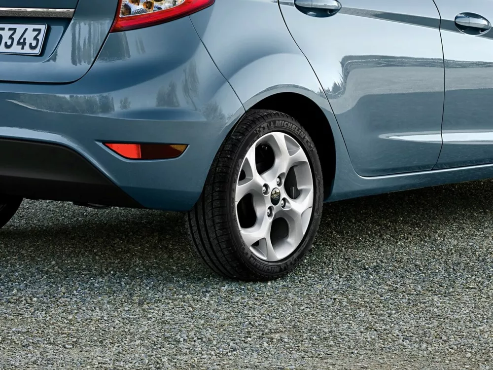 Автомобиль Ford Fiesta Mk6 Хэтчбек (5 дверей)